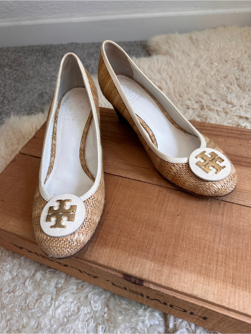 Tory Burch beige and white Sally raffia straw leather espadrilles wedge shoes.